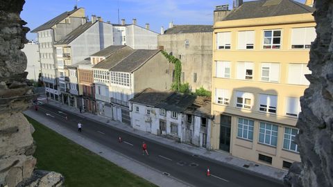 A Mosqueira. El contraste. El pr�ximo a�o esta zona estar� peatonalizada. �Ser� el momento en el que se construir�n nuevos edificios y reformar�n los abandonados? Lo que suceda, servir� de ejemplo.
