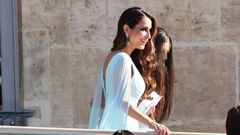 Paloma Cuevas y su hija, a su llegada a una boda en Par�s en el 2023