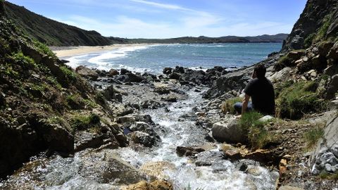 Una divisin natural. La playa de Ponzos. Cuando se realiz el deslinde entre ambos municipios se estableci el ro que desemboca en la playa de Ponzos como frontera natural.