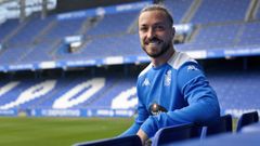 H�ctor Hern�ndez, en la grada de Riazor