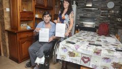Jos� Antonio y su mujer Inga, en la vivienda sobre la que pende un embargo.