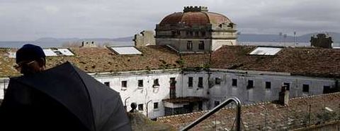 El abandono es evidente en los m�ltiples desperfectos que sufre la antigua prisi�n coru�esa. 