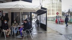 Los hosteleros boirenses solo pueden instalar la mitad de la terraza, y con cuatro personas no convivientes por mesa