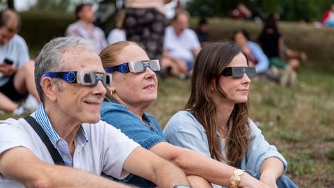 Eclipse total en Asturias desde el Parque de los Pericones, en Gij�n