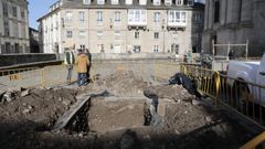 Esta semana comezaron as obras de mellora do pavimento do adro, onde se fixeron catas arqueol�xicas
