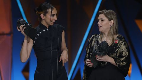 Las t�cnicos de sonido Laia Casanova y Yasmina Praderas tras recibir el Goya a mejor sonido por su trabajo en �Sir�t�.