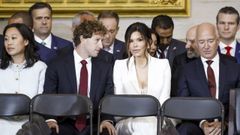 Los mximos responsables de las grandes tecnolgicas estadounidenses respaldaron a Trump en su toma de posesin. A la izquierda, Priscila Chan, la mujer de Mark Zuckerberg, CEO de Meta sentado junto a ella. De blanco, y en el centro, la famosa comunicadora Lauren Snchez. A la derecha, Jeff Bezos, presidente ejecutivo y fundador de Amazon