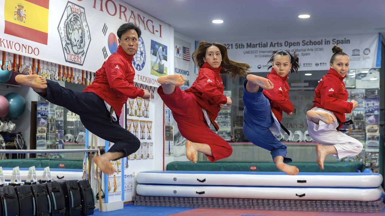 Seung Han Shin Jang, maestro de taekuondo: «Vine de Corea y encontré el amor en Betanzos impartiendo una clase»