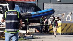 Nave de la empresa Lindner Jet & Bike en Tragove, Cambados, registrada ayer con su propietario detenido.