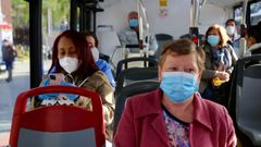 Primer d�a de mascarillas obligatorias en Vitrasa
