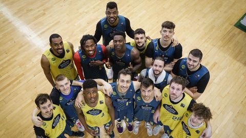 El plantel cobista hace pi�a para el choque decisivo de la temporada