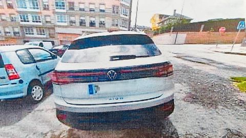 Parte trasera del veh�culo localizado por la Polic�a Local de Foz
