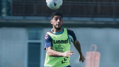 El jugador del Celta Sebasti�n C�ceres, en un entrenamiento en la Cidade Deportiva Afouteza.