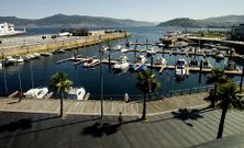 Pese a que se inaugur� hace pr�cticamente un a�o, el puerto deportivo de A Laxe a�n mantiene vac�as el 25 % de las plazas.