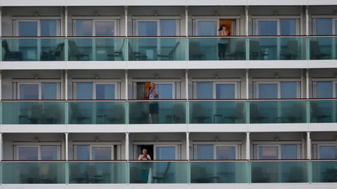 Varios cruceristas, en una escala en A Corua