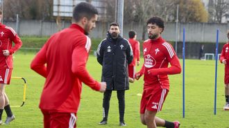 Fern&aacute;ndez Romo en su primer d&iacute;a de entrenamientos en A G&aacute;ndara. 
