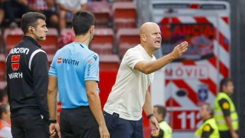 Ramírez protestando delante del árbitro