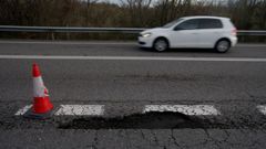 A nota. Seguimos falando das mesmas cousas que hai cincuenta anos. A estrada que une ?ou non? Ourense con Valdeorras, pasando por Monforte, � de pel�cula