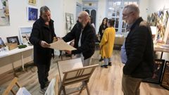 En la imagen, artistas y visitantes en el mercadillo de la galeria ArtIdea