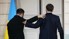 Zelenski y Macron, tras la rueda de prensa en el Elseo.