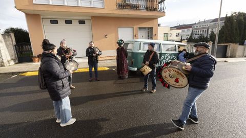 Os Farrapos de Cesullas acompa�aron a los Reyes en su visita por O Couto
