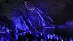 Cascada de O �zaro iluminada