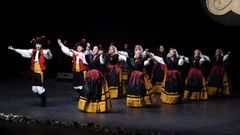 Actuaci�n de uno de los grupos de Santa Mar�a de Tor�s