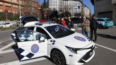 El edil de seguridad de Ourense, Telmo Ucha, y el jefe policial en funciones, Lorenzo Ferreiro, presentaron el veh�culo inteligente