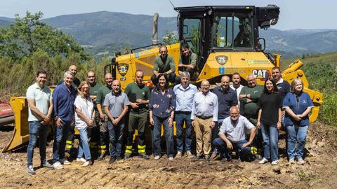 Prado este xoves en As Nogais xunto ao alcalde, Jes�s N��ez, outros representantes pol�ticos e membros do Batracio