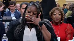 Shaye Moss, que fue acusada falsamente por Giuliani de introducir furtivamente �maletas� de votos favorables a Biden, testific� ante la comisi�n.