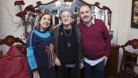 María junto a su hija Celsa y su yerno Manolo