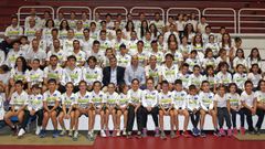El Club Nataci�n Ribeira present� el equipo de la temporada 2017/2018
