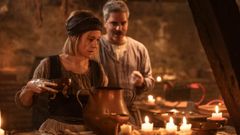Los actores Alexandra Jimnez y Ernesto Sevilla, en una escena del filme de Mar Olid. 