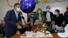 Fiesta de cumplea�os de Olga Mac�as, de 103 a�os, o 102, en la residencia de mayores de Camplongo