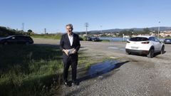 El vicepresidente de la Diputaci�n, Rafa Dom�nguez, este lunes en la parcela por la que discurrir� el �vial de Mollavao�