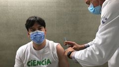 Borja S�nchez, consejero de Ciencia, Innovaci�n y Universidad, recibe la vacuna frente al covid-19