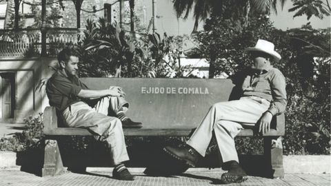 Juan Rulfo y Carlos Velo, durante la búsqueda de localizaciones para rodar la película «Pedro Páramo» de 1967