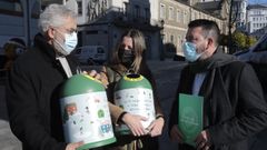 Miguel Fern�ndez, edil de Medio Ambiente; Lara M�ndez, alcaldesa de Lugo; y Germ�n Fern�ndez, de Ecovidrio, presentaron la campa�a de la hosteler�a