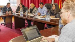 Imagen de un pleno de Laxe, uno de los seis concellos de la Costa da Morte sin tener los presupuestos actualizados.