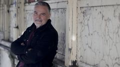 Miguelanxo Prado, nunha imaxe tomada hai uns días no edificio modernista de Sada A Terraza.