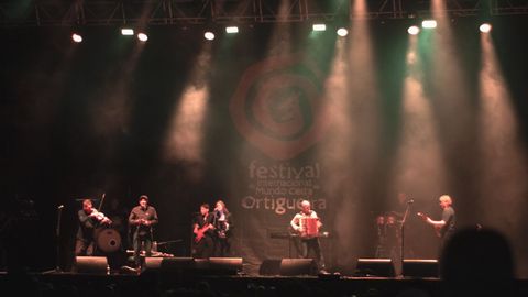 La banda britnica Capercaillie, en el escenario de la Alameda, el sbado