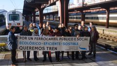 A Plataforma pola Defensa do Tren fixo unha viaxe reivindicativa este s�bado hasta Pontedeume.