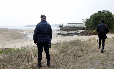 Agentes de la Polic�a Auton�mica, en una fotogra�fia de archivo en A Pobra