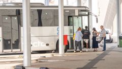 Pocos usuarios esperaban ayer sus buses en Vialia en el primer d�a de movilizaciones