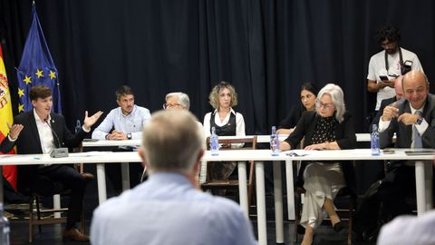 PLENO MOCION DE CENSURA EN EL CONCELLO DE RIBEIRA, DONDE LUIS PEREZ BARRAL ALCALDE DEL BNG CEDE EL BASTON DE MANDO A LA NUEVA ALCALDESA MARIA JOSE SAMPEDRO CANDIDATA DEL PP, PRIMERA MUJER EN ESTE PUESTO.