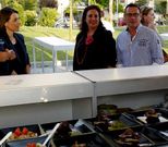 Sandra Garc�a, Roc�o Llovo y Roberto Gerpe, ayer en la feria. 