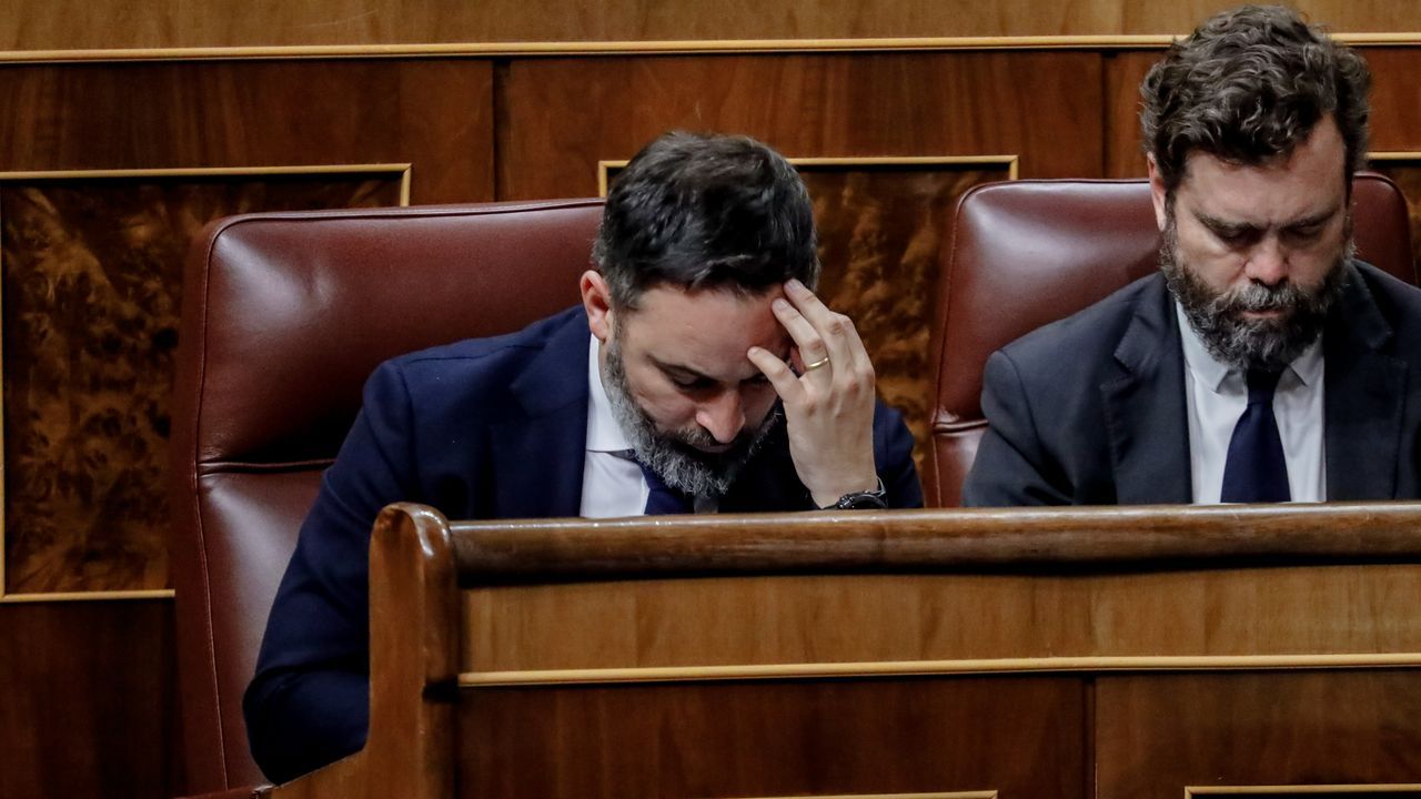 La presión permanente de Vox sobre el PP beneficia a Sánchez