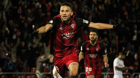 Matheus Aias celebra un gol con el Mirands