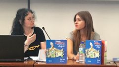 Diana Sobrado y Rosa Valle durante la presentaci�n del cuento en Gij�n