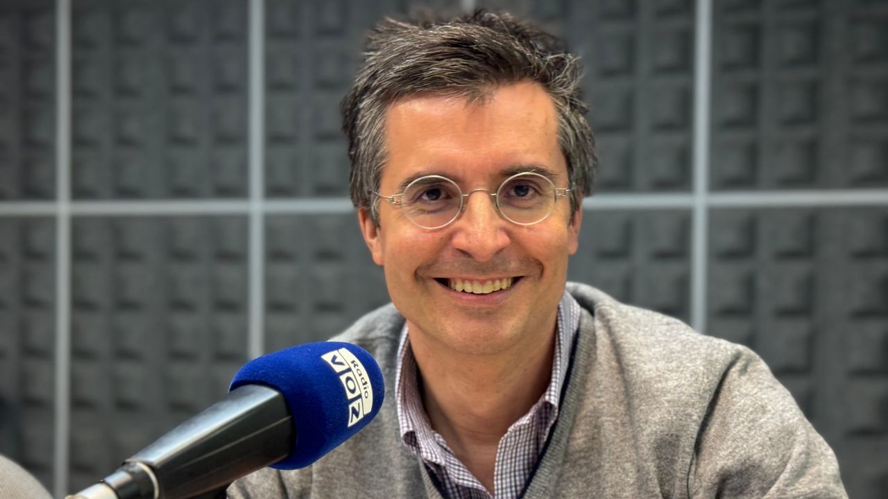 Verea sospecha que en el gobierno local «están contentos» con la bajada del turismo y le pide que lo expliciten